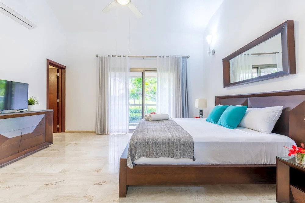 Villa Desiree 5BR Cocotal Luxury Villa Pool Maid