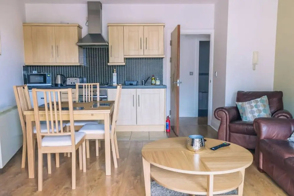 2 Bedroom Apartment Near City Centre