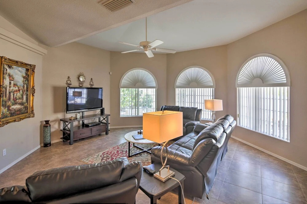 4 Mi to Lake Havasu Park: Modern Home w/ Pool!