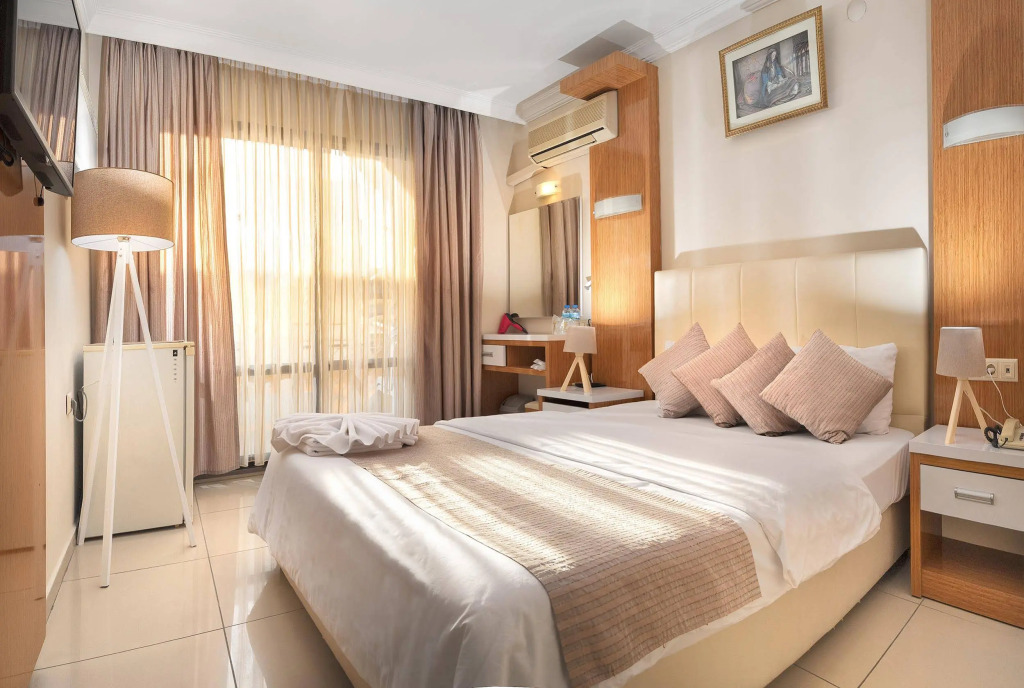 Temple Class Hotel