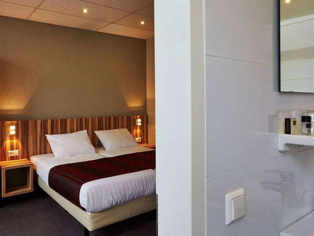 Asterisk Hotel