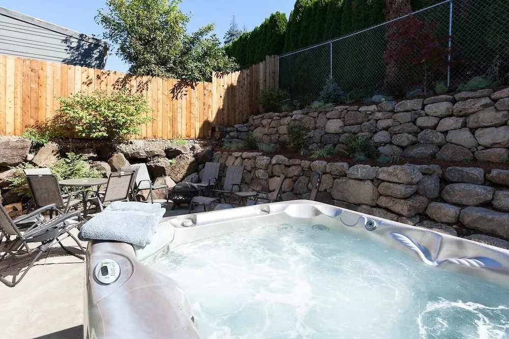 NEW Condo Downwider with Hot Tub, Minutes Away from The Columbia River Gorge by RedAwning