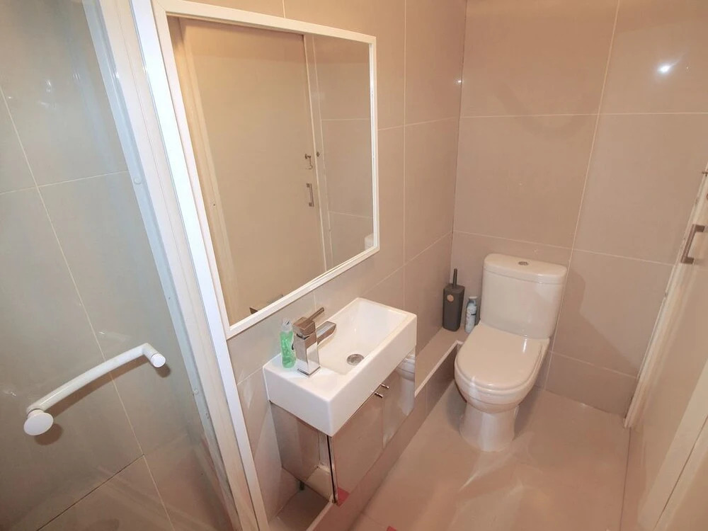 Kensington 3 Bed 2 Bath Apartment