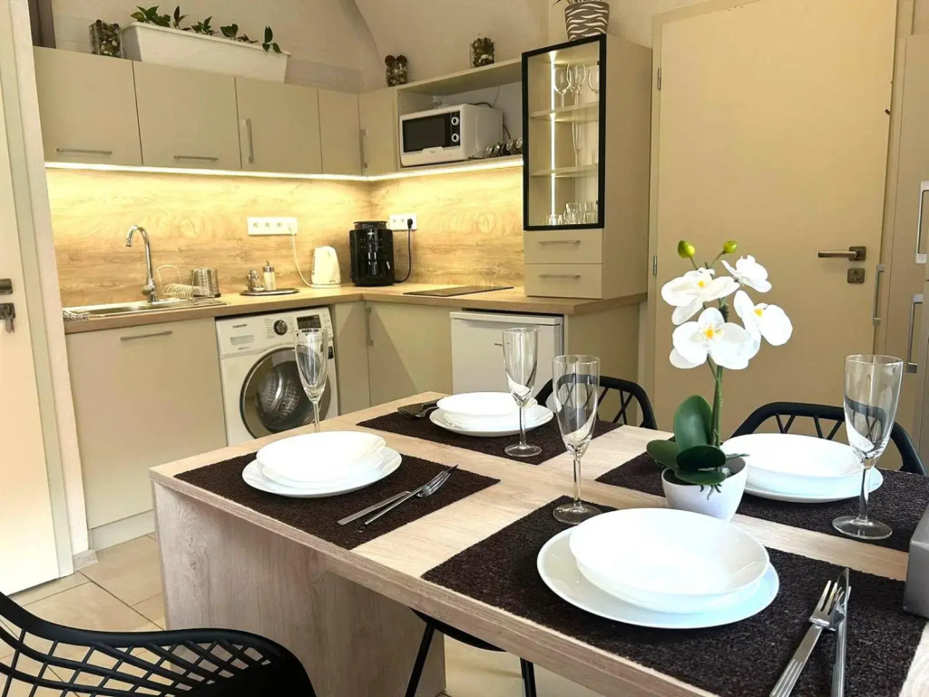LEO Obchodna Delux Apartment