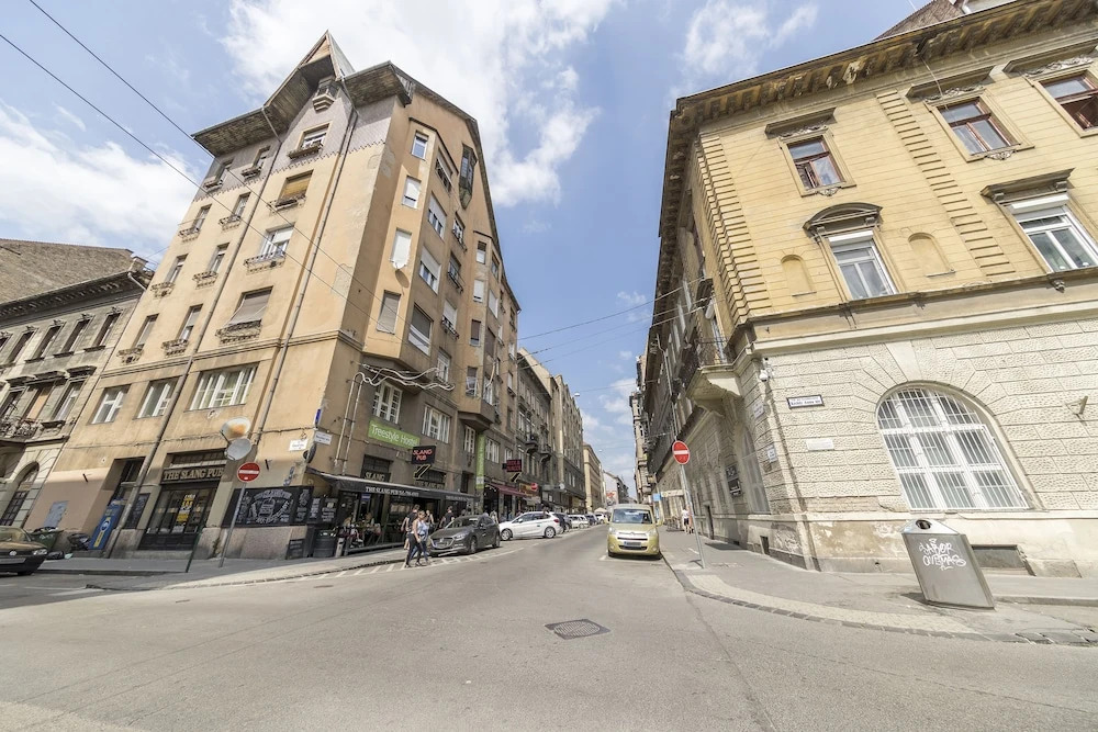 Lovage Apartment