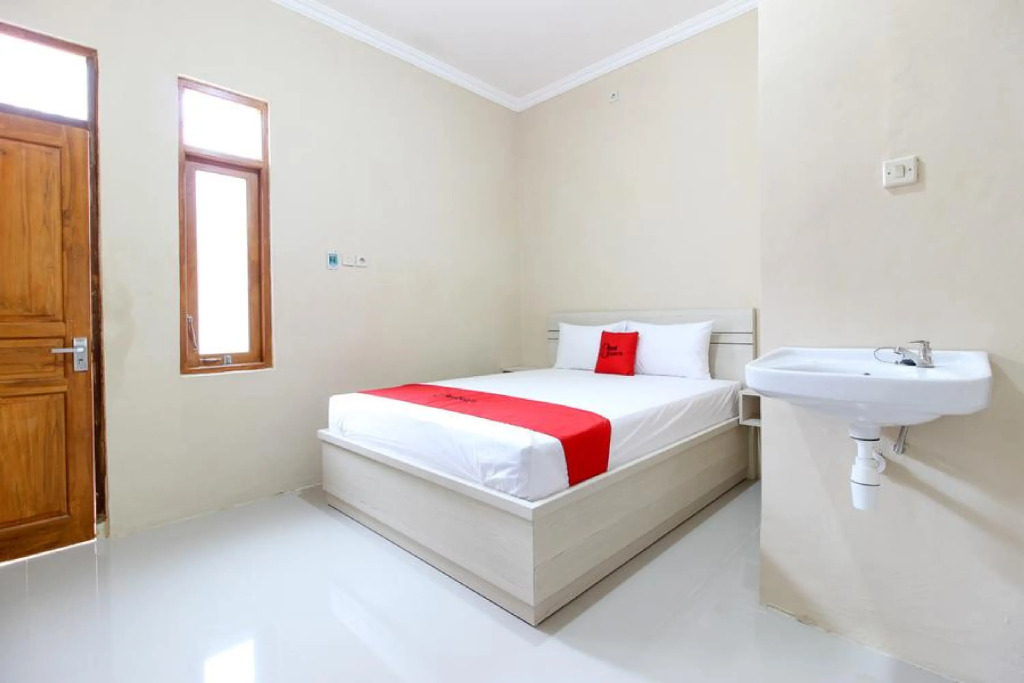 RedDoorz near Sheikh Zayed Surakarta