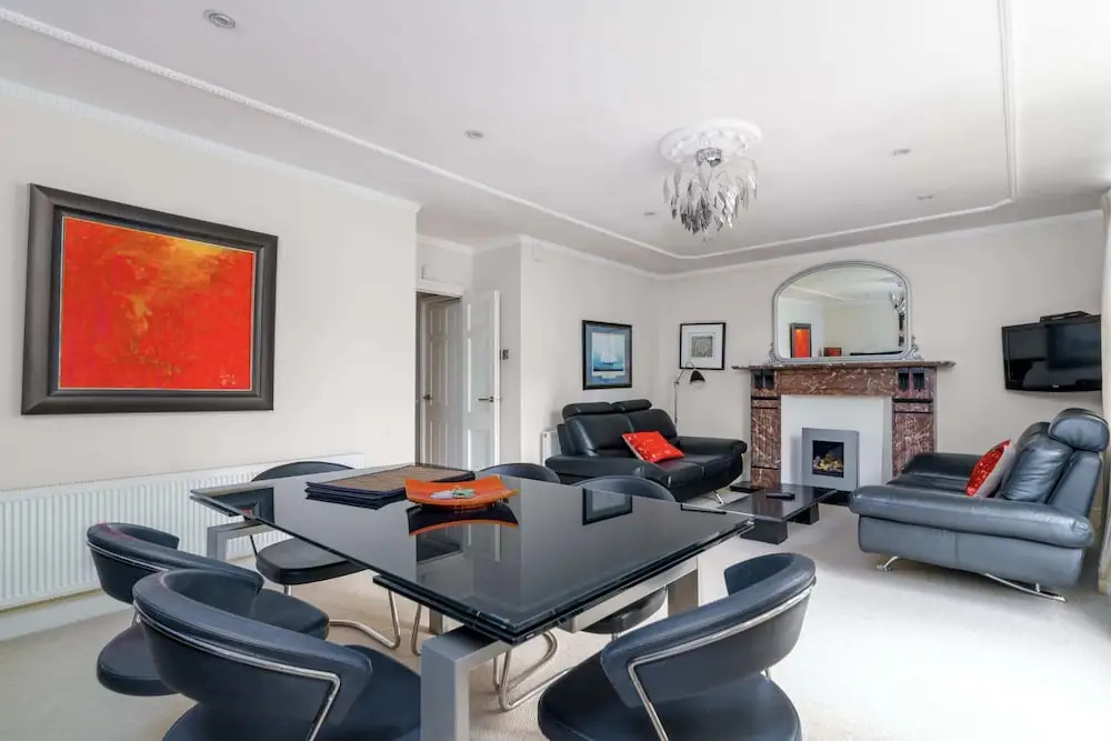Luxury 2BR Flat in Knightsbridge W/patio, 4 Guests