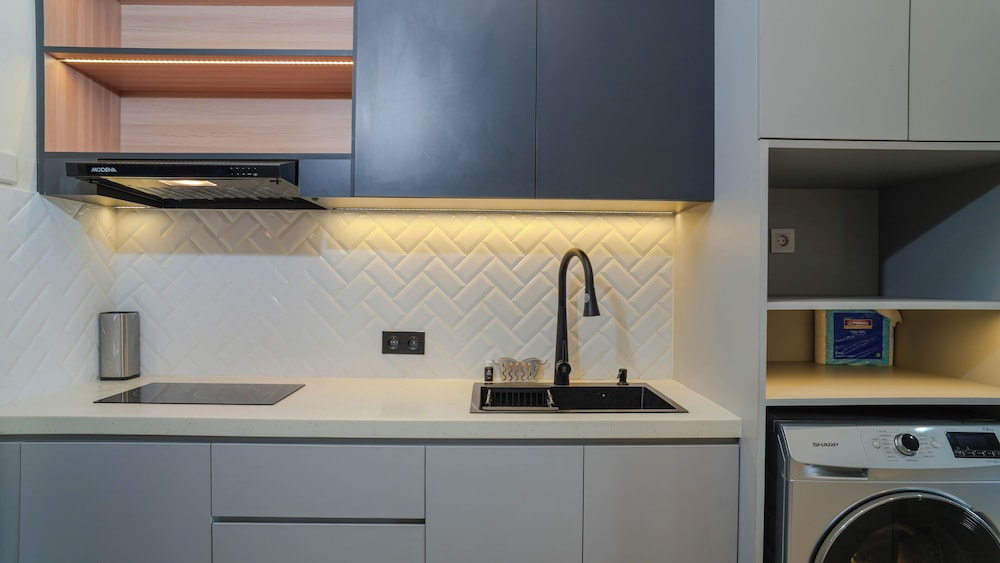 Urban Grey 1Br At Sudirman Suites Apartment