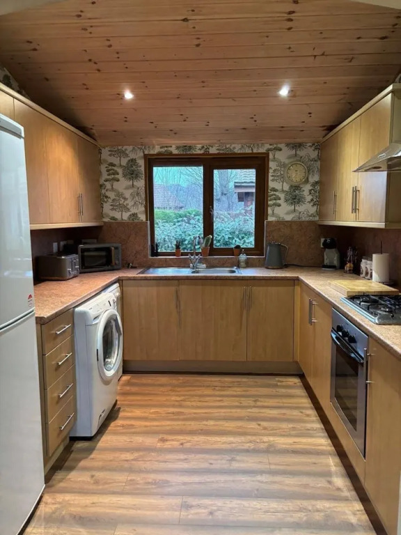 Luxury log Cabin With hot Tub- York
