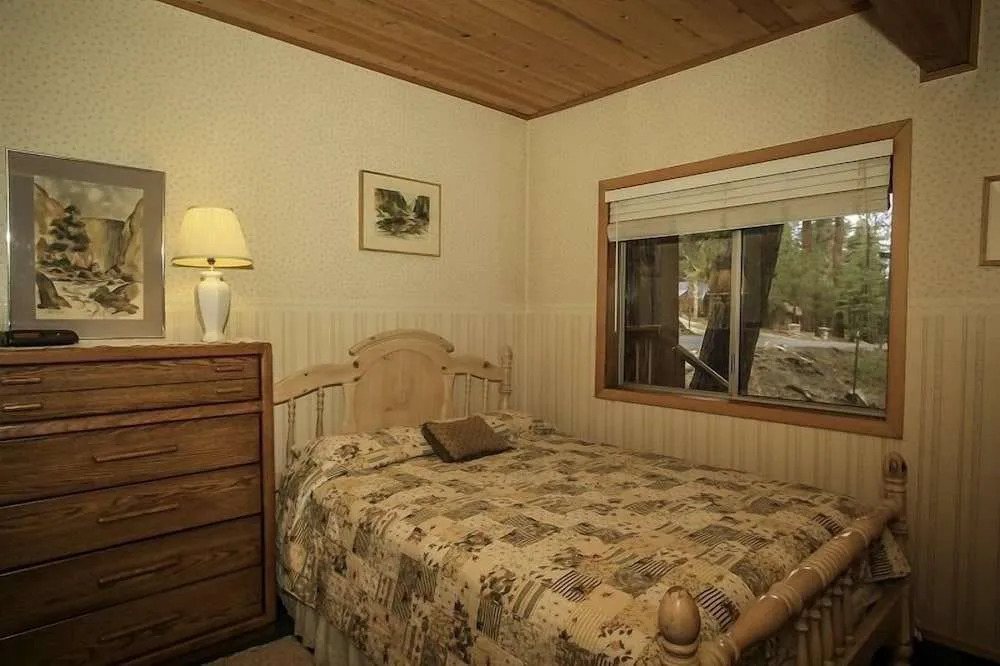 Wind Chimes - 3 Br home by RedAwning