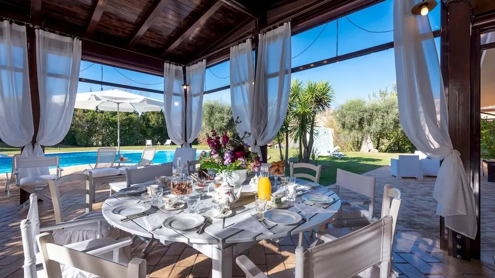 VILLA ISOTTA 8&4, Emma Villas