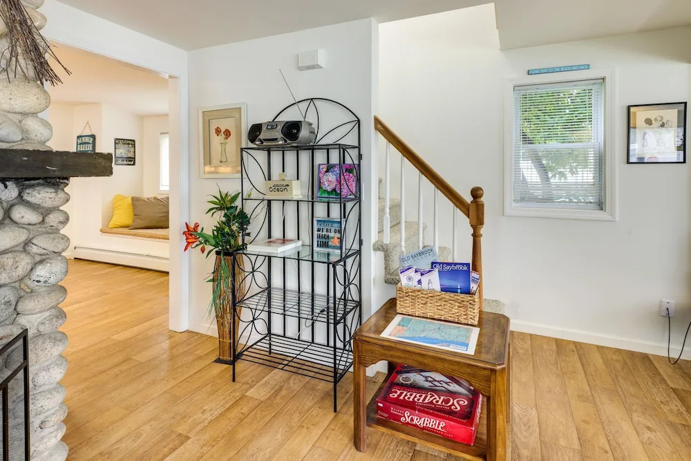 Charming Old Saybrook Home: Half-Mi to Sand & Sea
