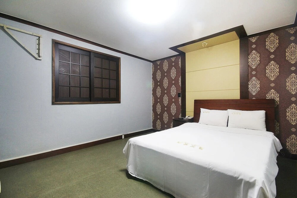 Zara Hotel Peace Square