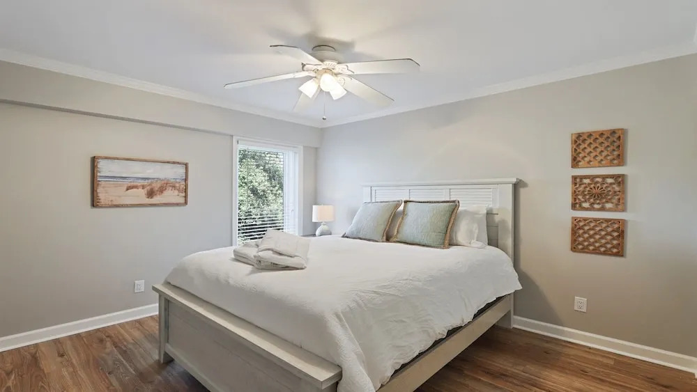 503 Shorewood 2 Bedroom Condo