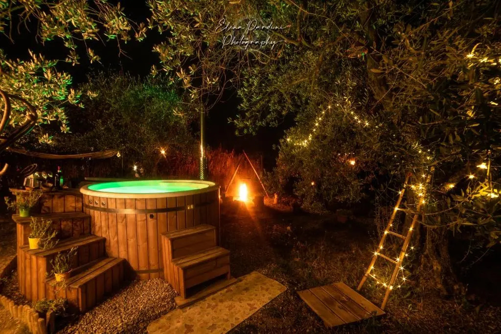 2 CUORI E 1 YURTA Glamping in Tuscany