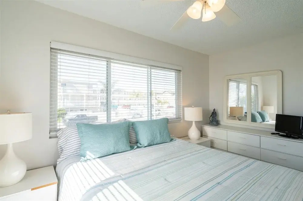 Beautiful 2 Bed Beach Condo #201 2 Bedroom Condo by Sunset Shores Condominiums