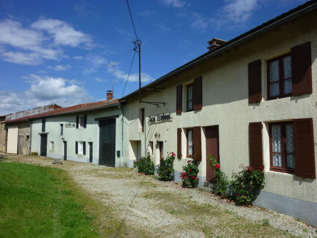 Romantic Holiday Home in Barricourt with Barbecue