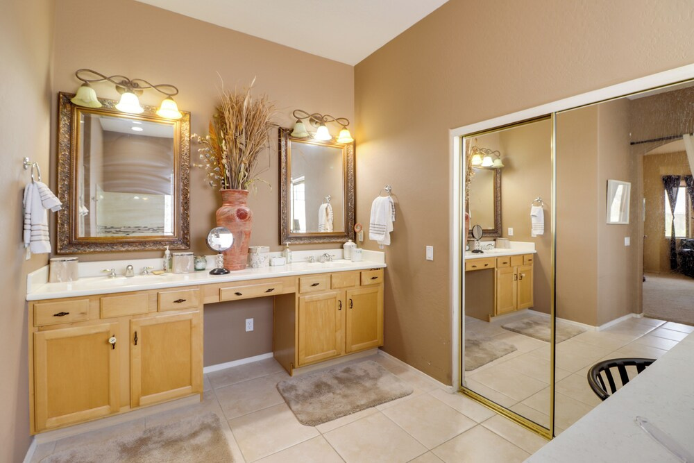 Private Pool + Resort Perks: Phoenix Golf Getaway