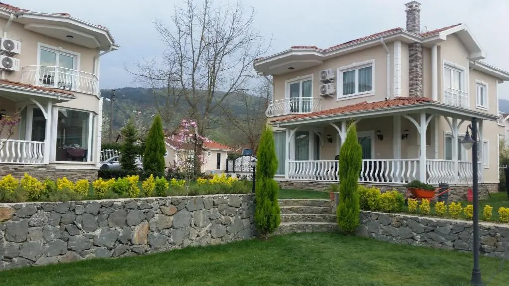 PALACE KIRKPINAR