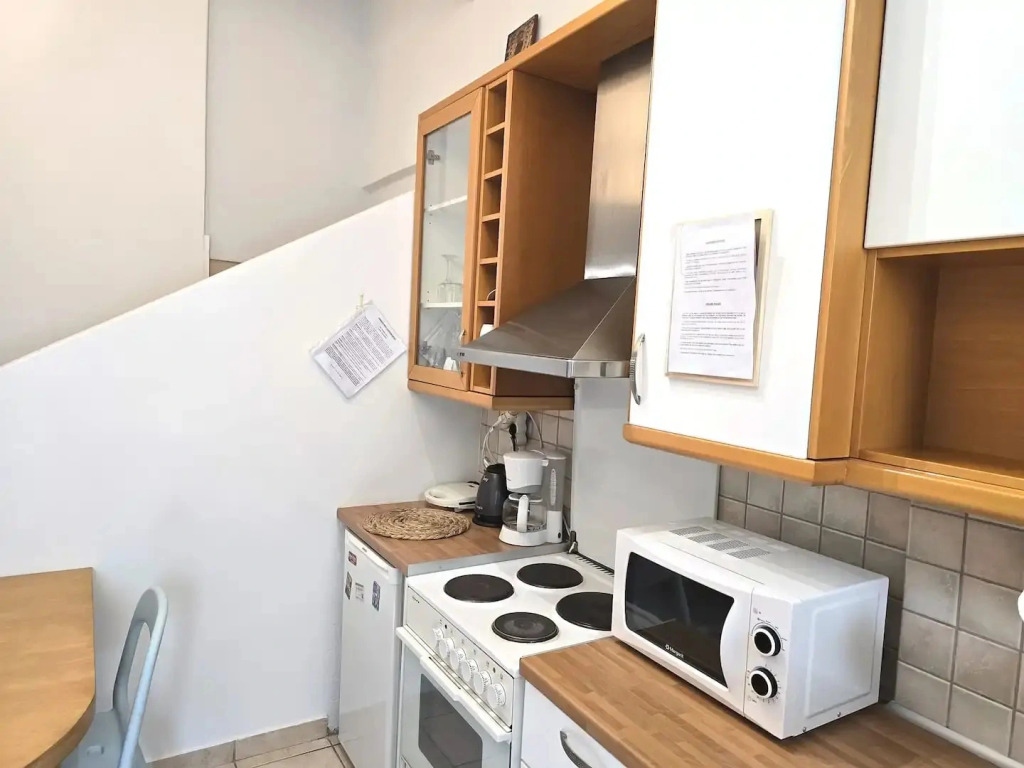 Апартаменты Spacious cosy studio w/100mbps Fiber@Home WiFi in very safe & quiet area