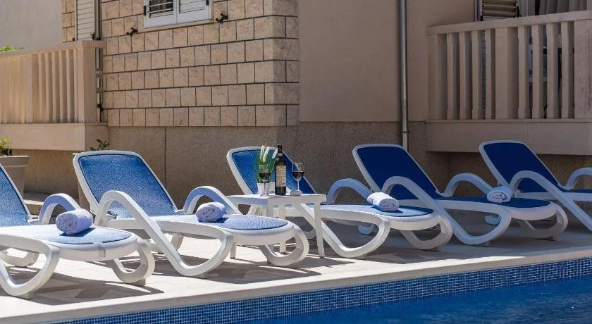 Apartments Pralija