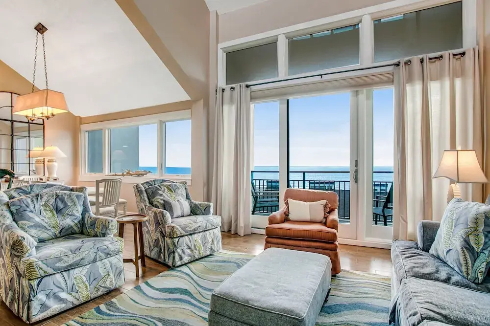 Ocean-view 4th-floor Condo With Balcony, Outdoor Pool & Central AC