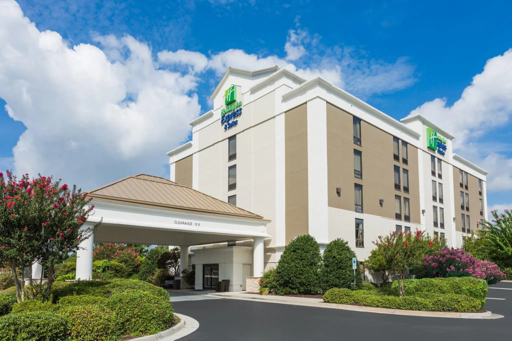 Holiday Inn Express & Suites Wilmington-University Center by IHG