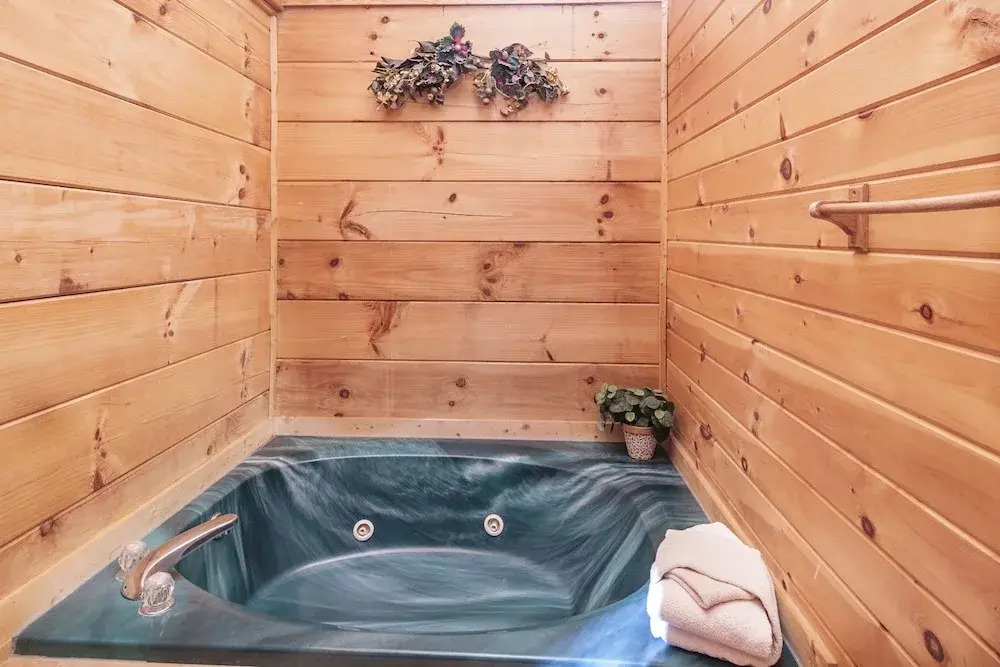 ER38B - Grandmas Hideaway - Great Location! Close to town cabin