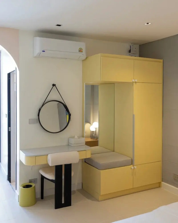 Bembis Hotel Charoenakorn 10