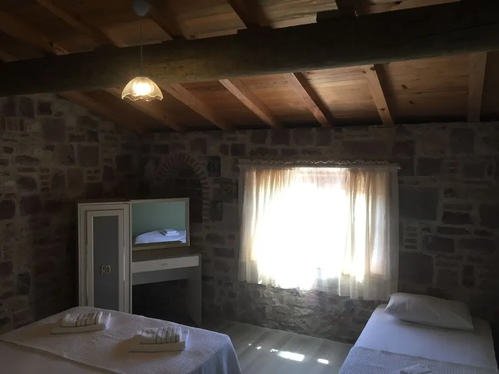 Hayat Alti Otel Ayvalik