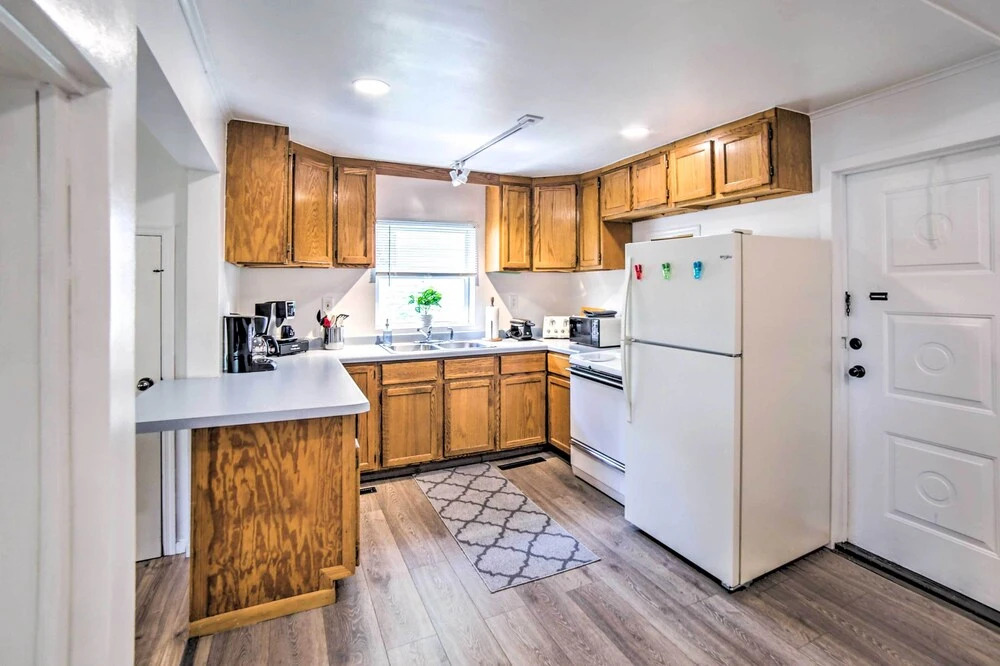 Cozy Ishpeming Cottage w/ Lake & Park Views!