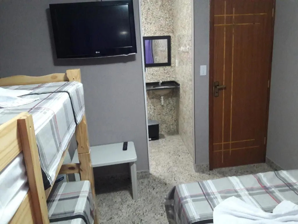 Hostel Falcão-Suites Privativas com Ar Condicionado