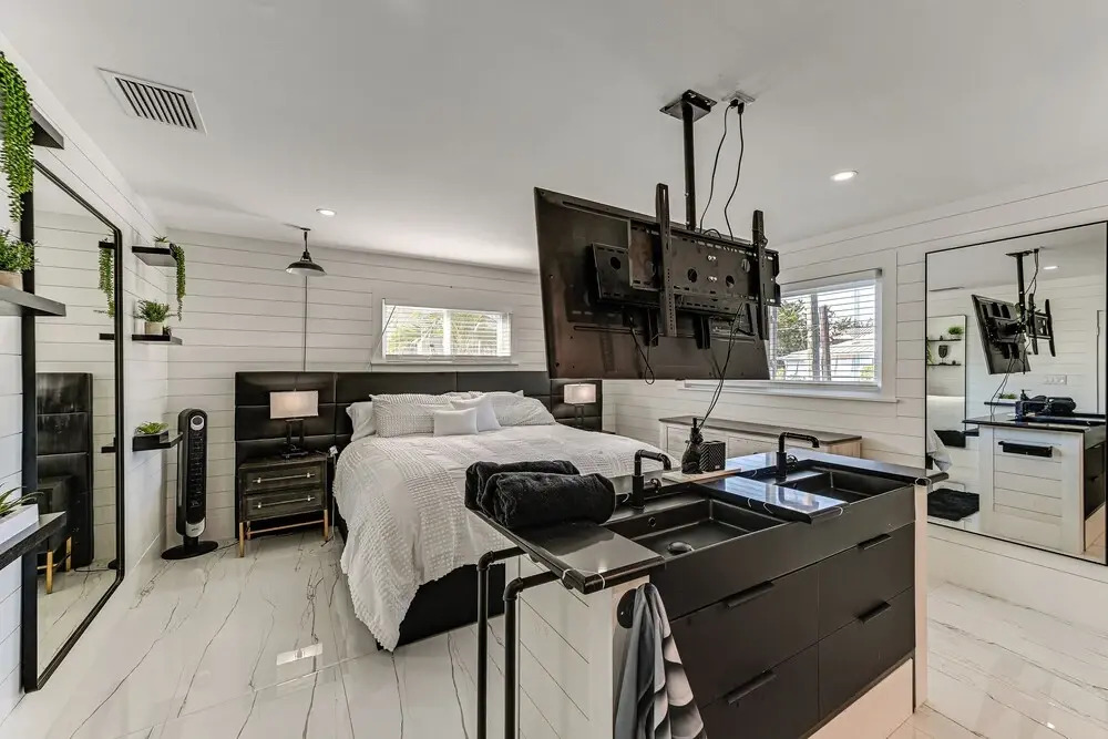 1 Mi to Bonita Beach Park: Chic Canal-front Home!