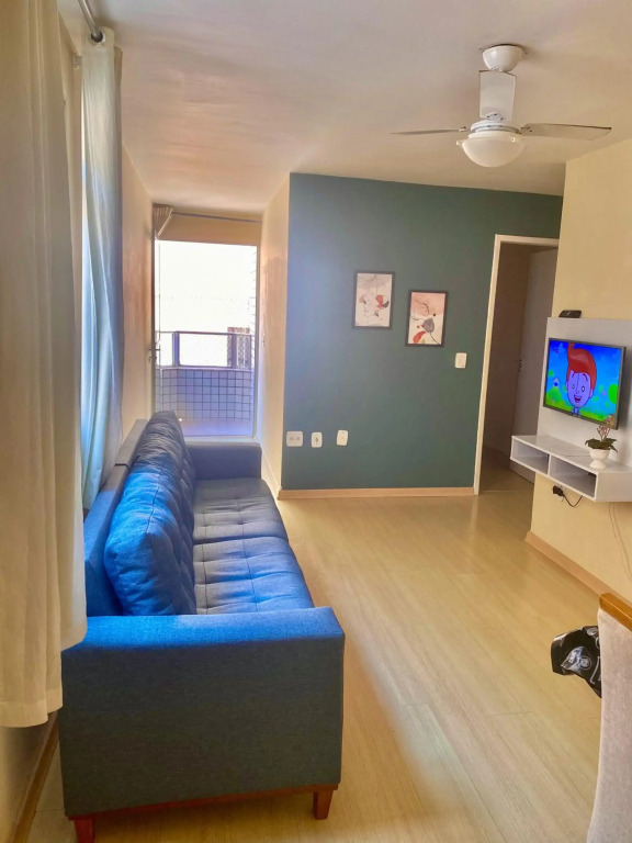 Lindo Apartamento 2 Qts - 3 minutos a pé da Praia do Morro - Com Suíte - Garagem coberta - Wi-Fi - Netflix- Acomoda 6 Pessoas