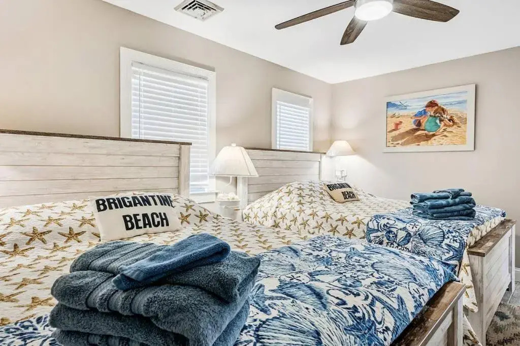 Close to AC Steps to Beach Parking