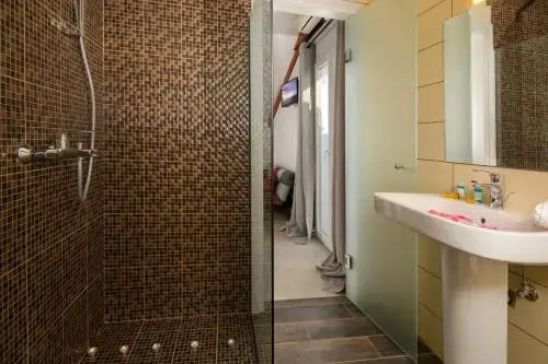 MARE BLU STUDIOS & SUITES