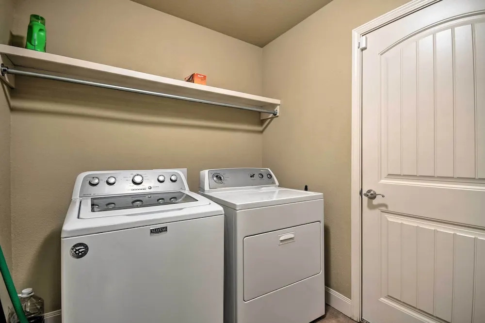 Amarillo Abode w/ Sunroom ~ 4 Mi to Downtown!