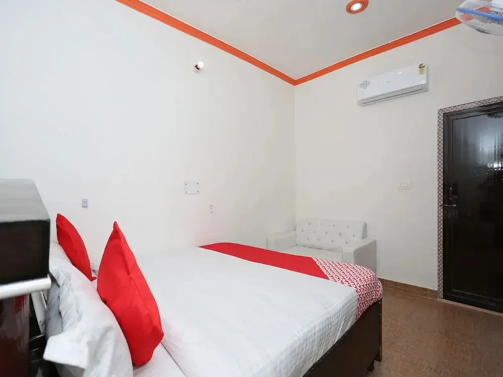 Hotel Dolly By OYO Rooms