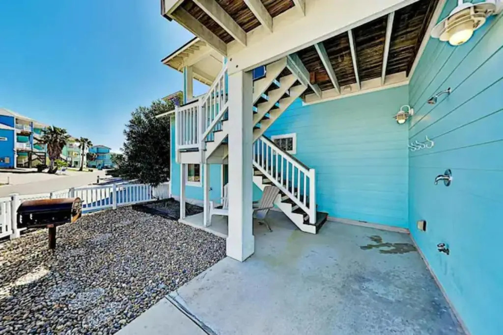Steps to The Beach! Beautiful 4 BDRM 5 Bath Home W/Pool & Hot Tub