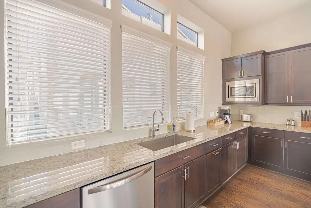 3BD HTX Luxe Home Fast Wi-fi Garage Location