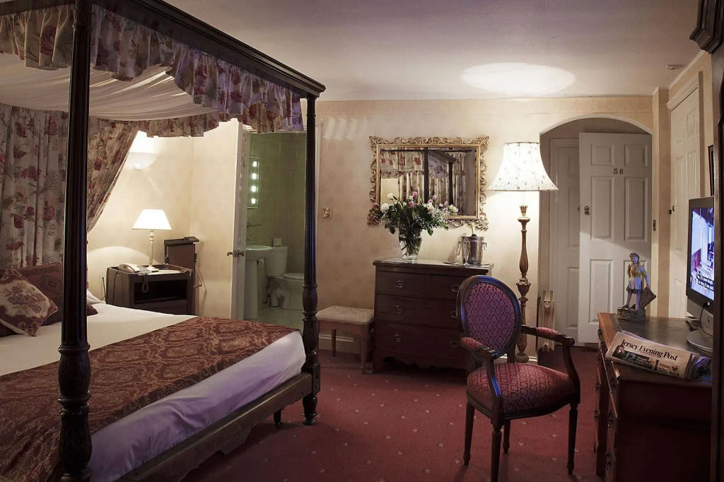 The Revere Hotel