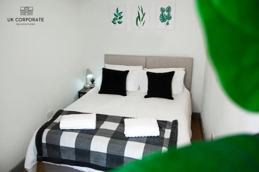 2 bed Apartment by UK Corporate Relocations Ltd