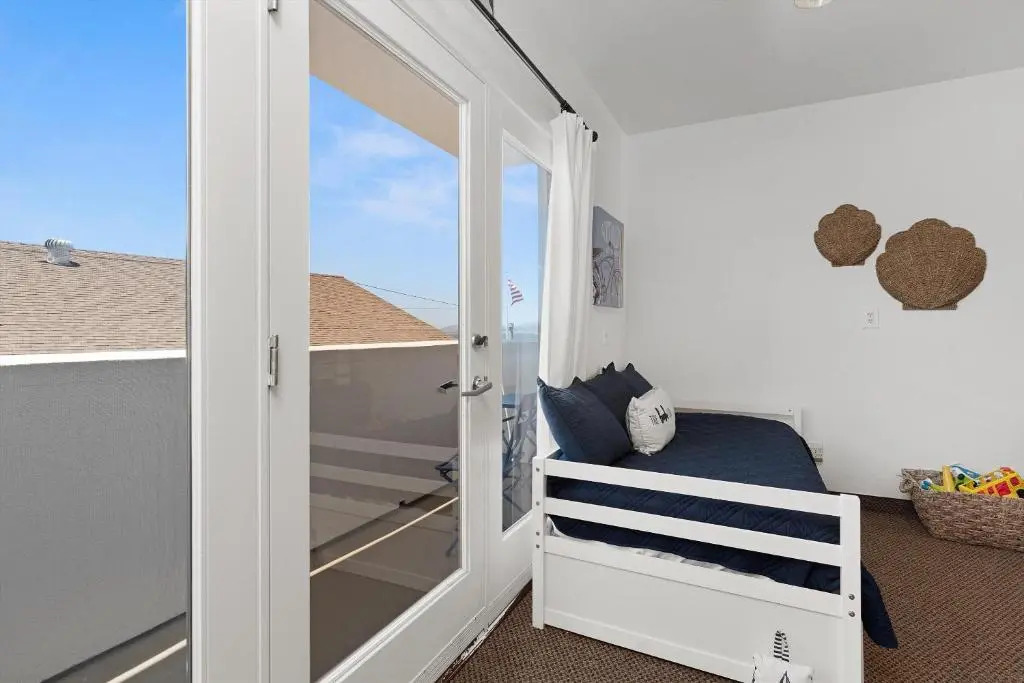 Beach House Inn & Suites