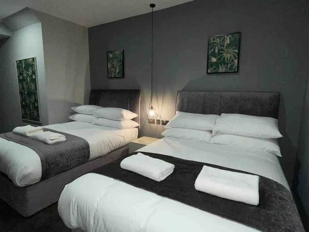 Hotel 105