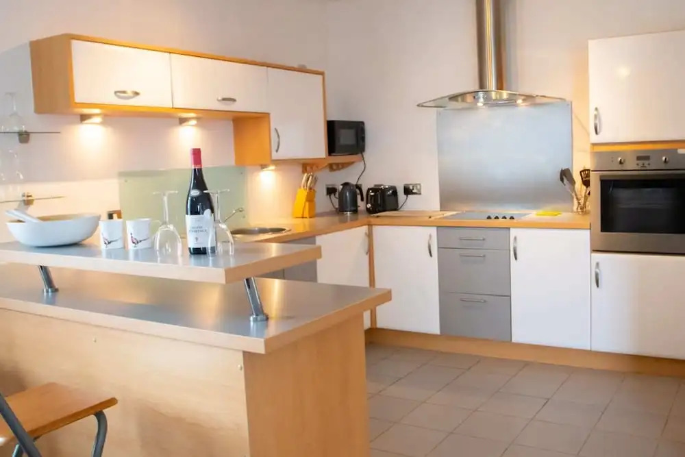 Spacious Flat In Converted Sugar Store