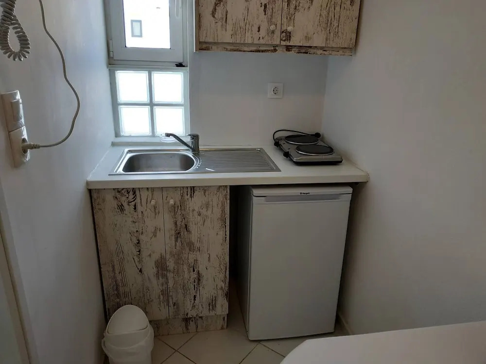 Small Apartment For 3 Pers 70meters From The Beach