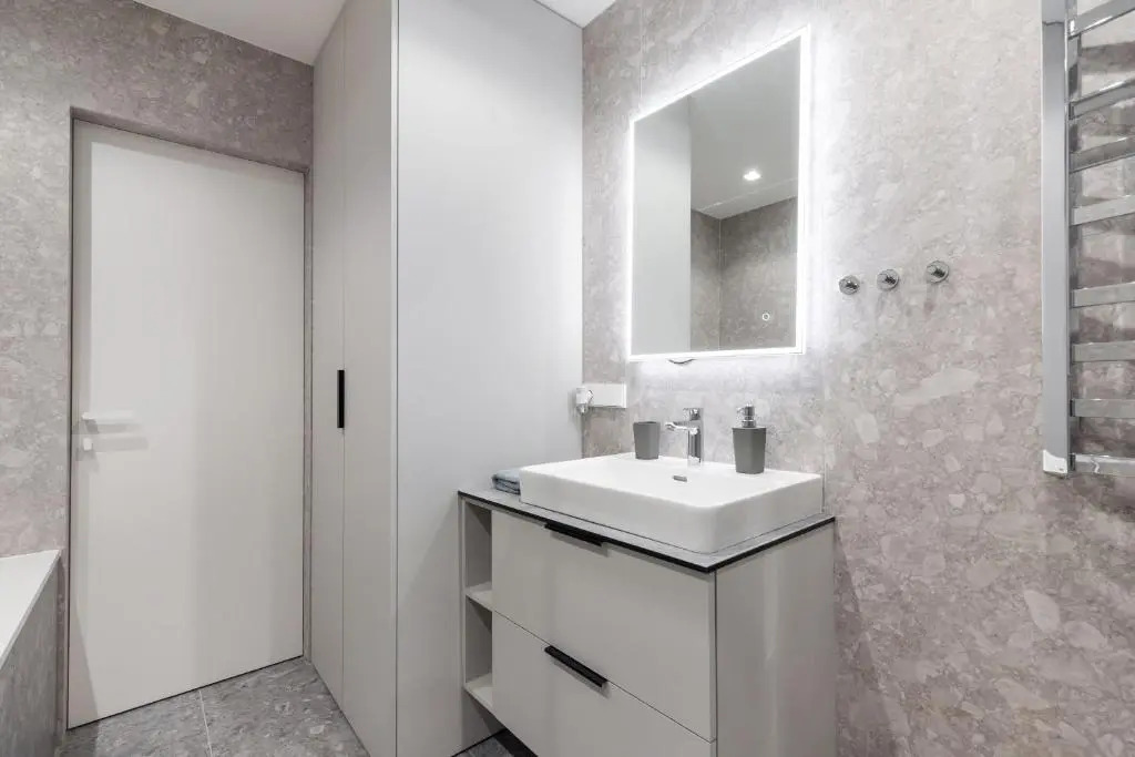 3 Bedroom Apart/24h self check in/free parking/up to 6 people/