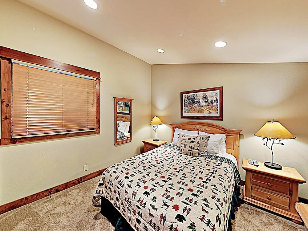 All-season Mountain Getaway W/ Pools & Hot Tubs 2 Bedroom Condo