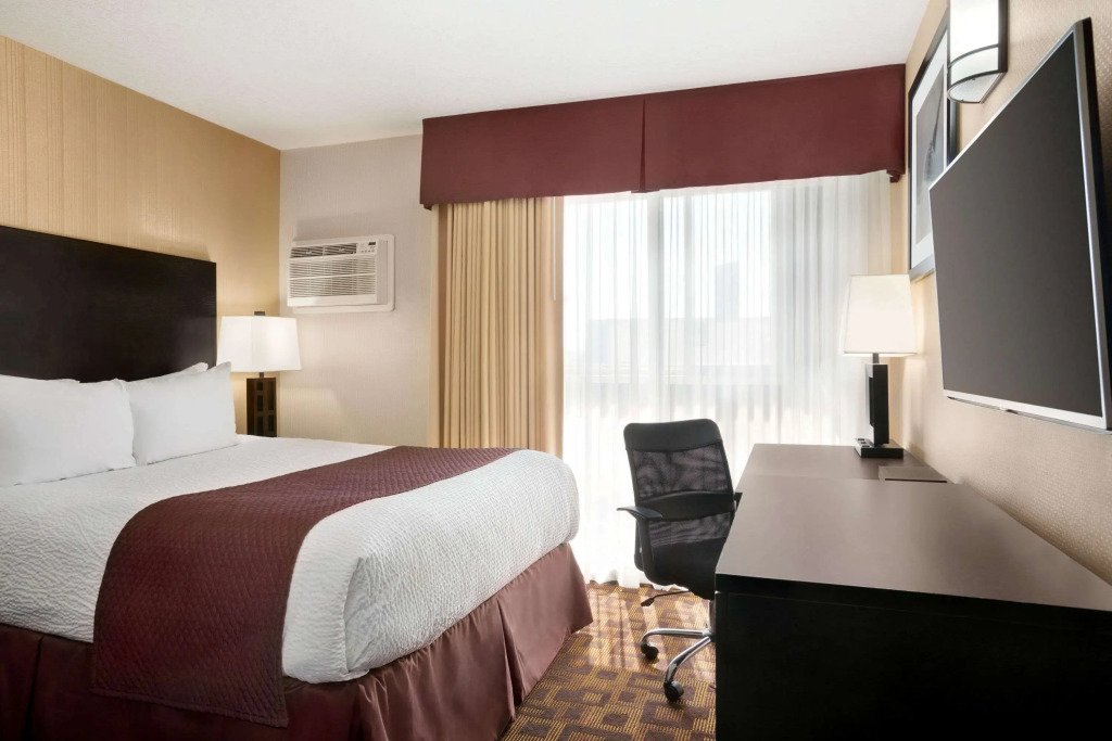 Days Inn by Wyndham Sylvan Lake