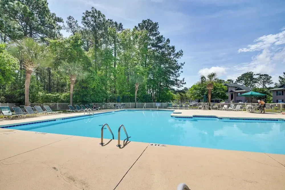 Highend Pawleys Island Condo w/ Porch & Pools!
